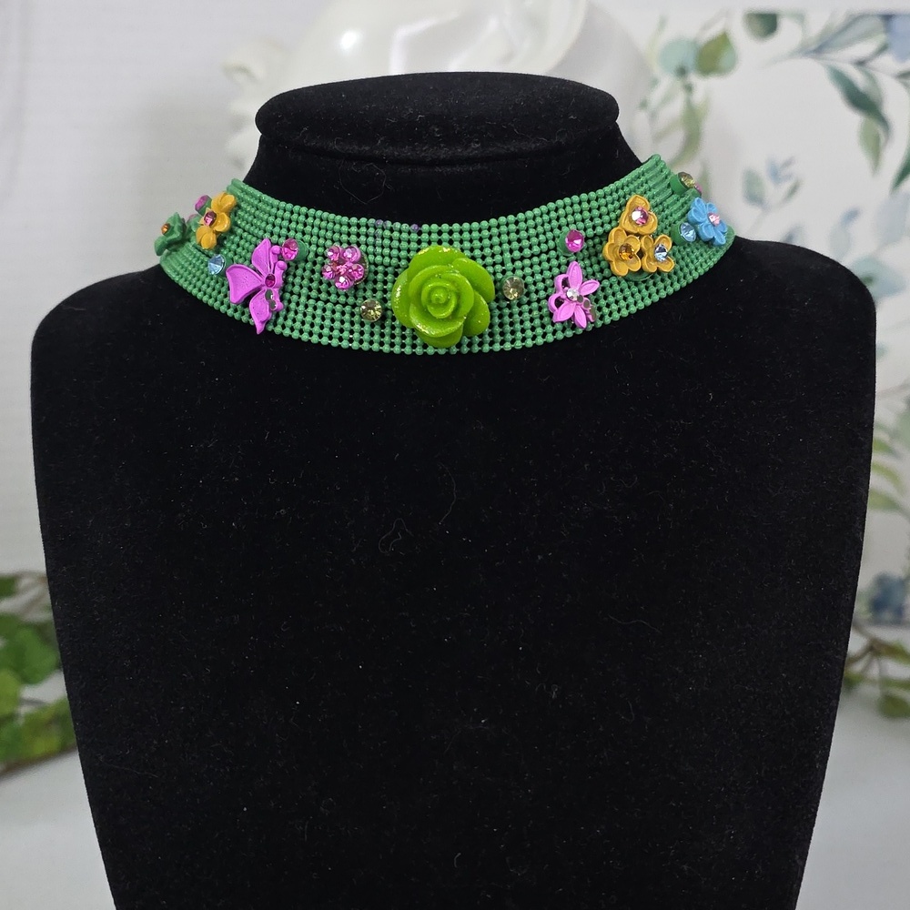 Green Mesh Floral Garden Choker Necklace - Picture 3 of 8